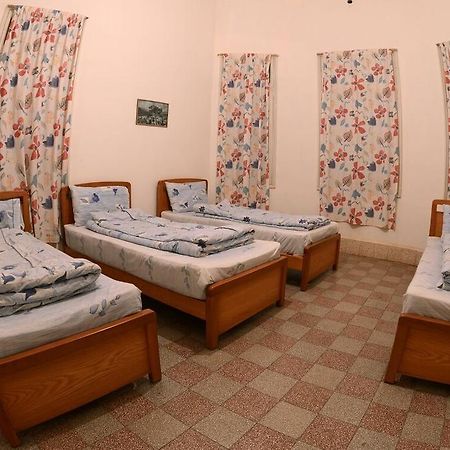 Bauhaus Motel Бішарі Номер фото