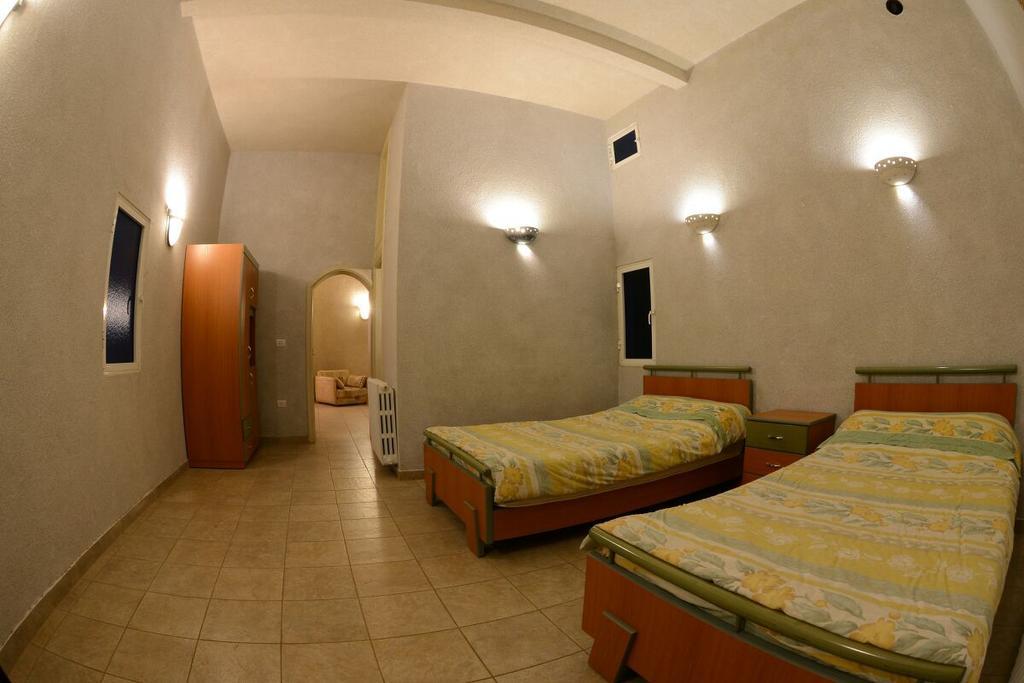 Bauhaus Motel Бішарі Екстер'єр фото