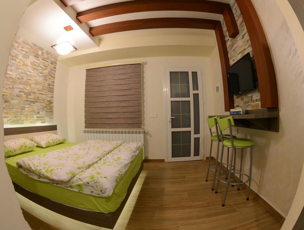 Bauhaus Motel Бішарі Екстер'єр фото