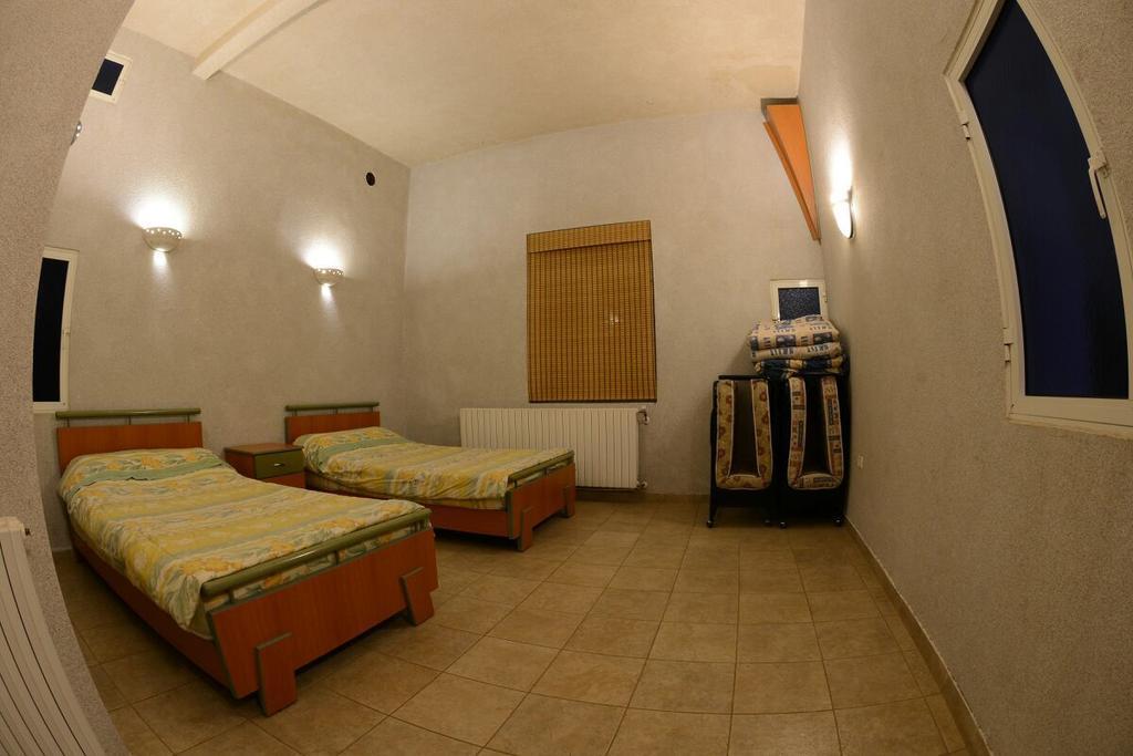 Bauhaus Motel Бішарі Екстер'єр фото