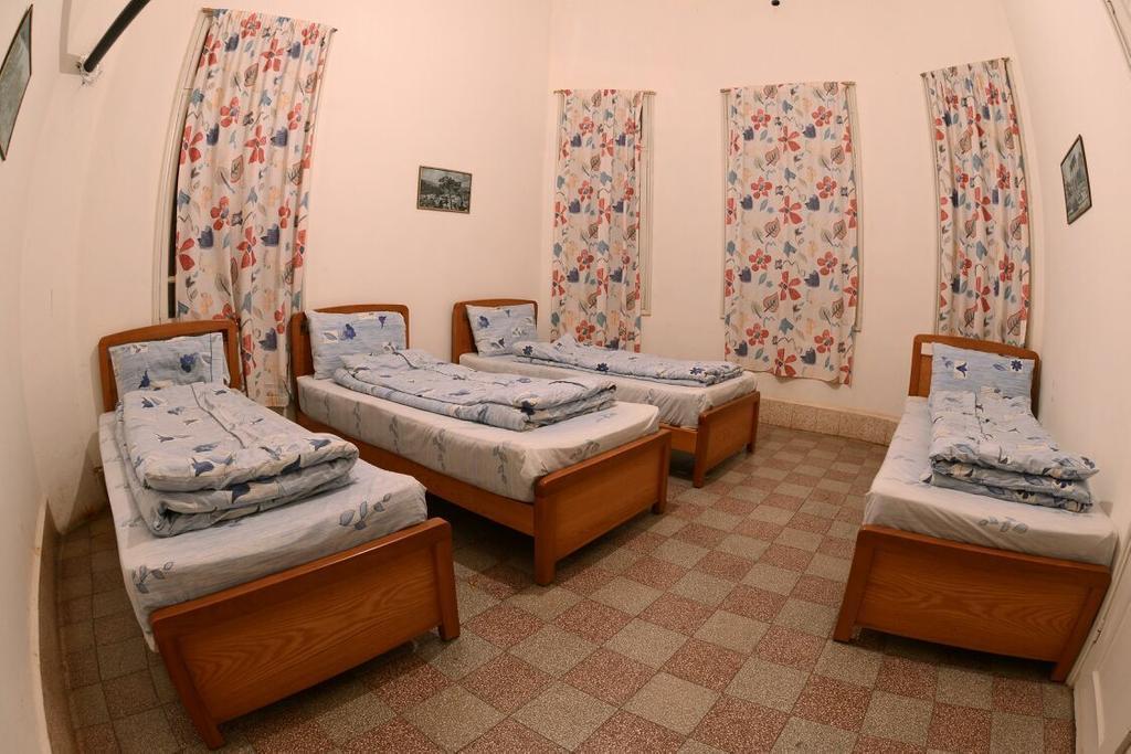 Bauhaus Motel Бішарі Номер фото