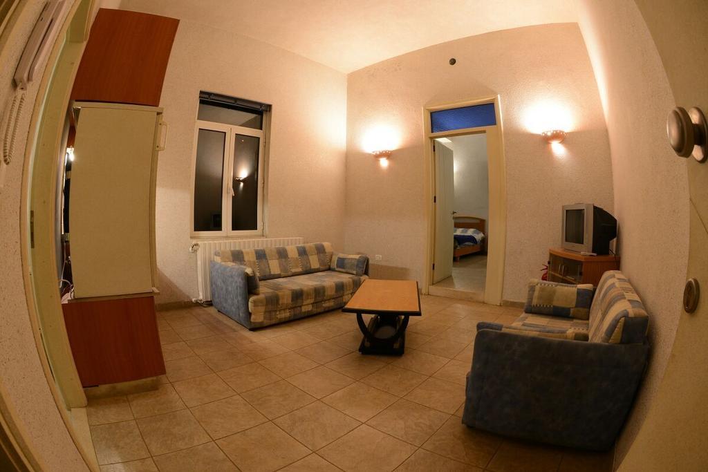 Bauhaus Motel Бішарі Екстер'єр фото