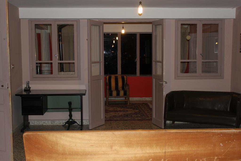 Bauhaus Motel Бішарі Екстер'єр фото