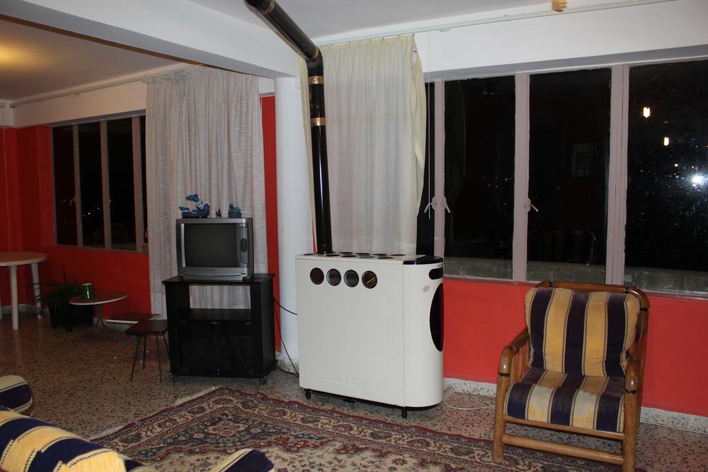 Bauhaus Motel Бішарі Екстер'єр фото