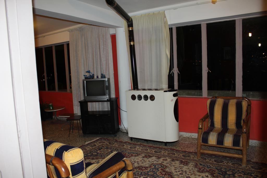 Bauhaus Motel Бішарі Екстер'єр фото