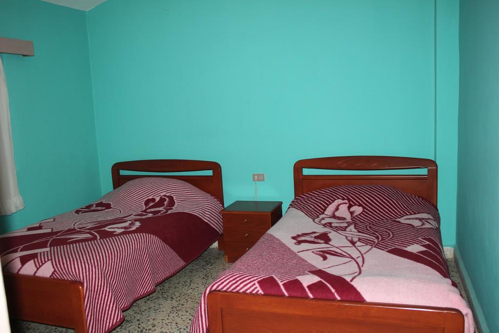 Bauhaus Motel Бішарі Екстер'єр фото