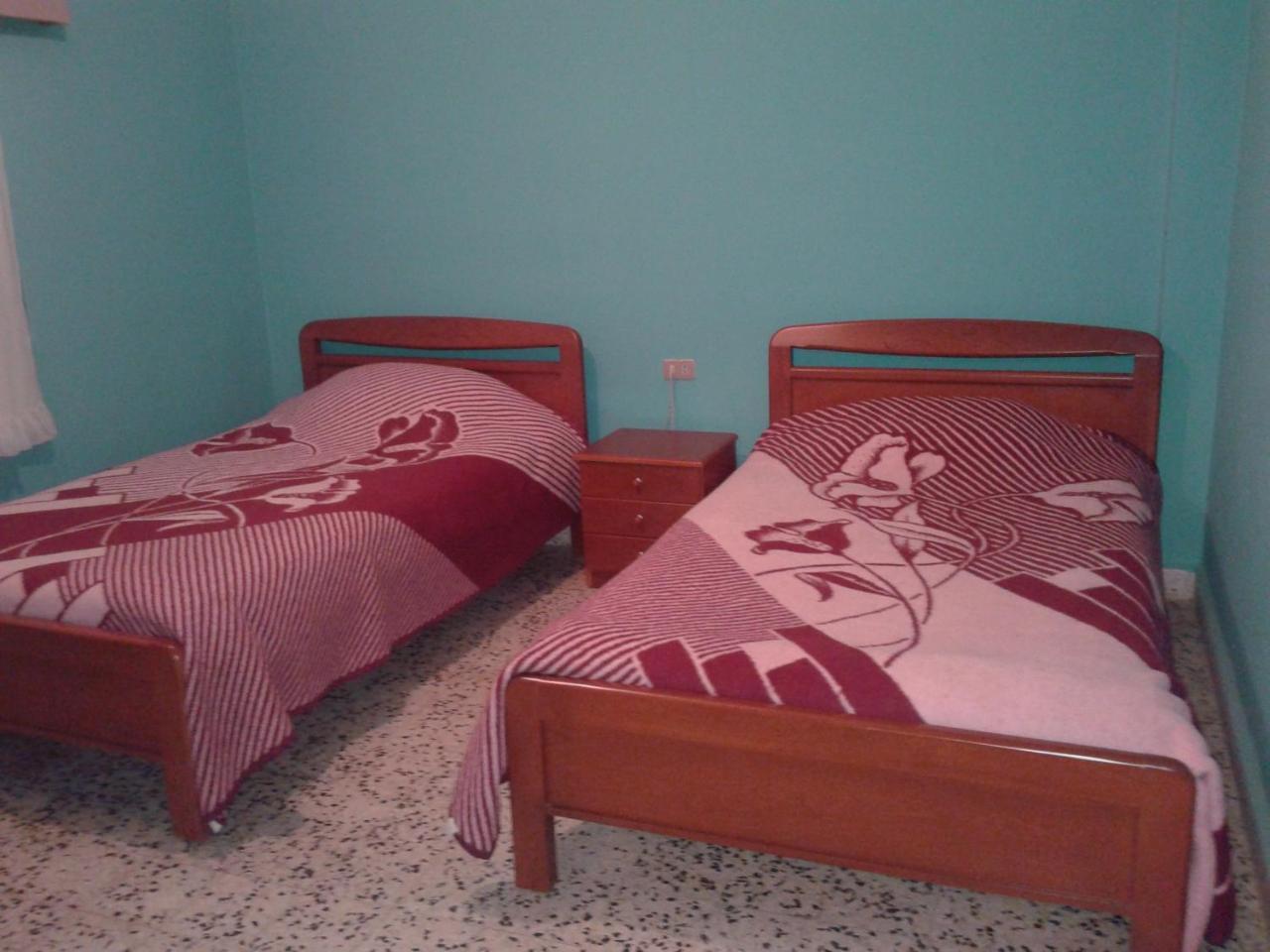 Bauhaus Motel Бішарі Екстер'єр фото