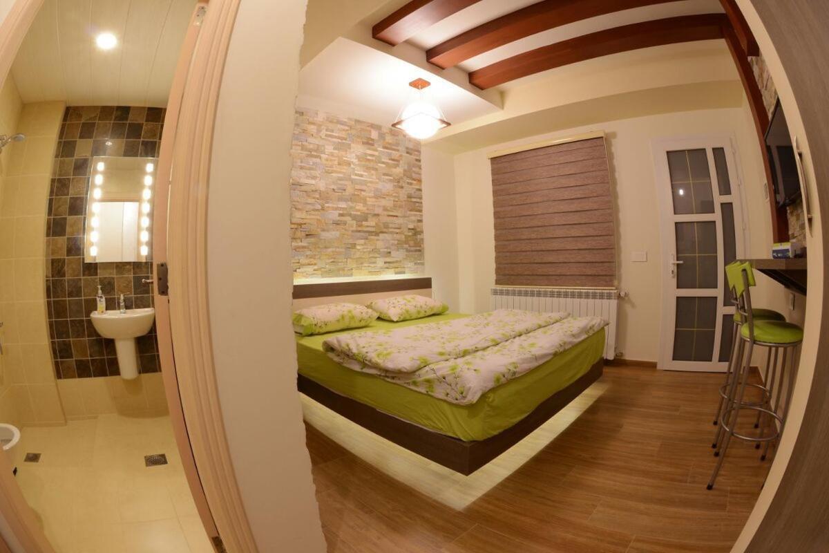 Bauhaus Motel Бішарі Екстер'єр фото